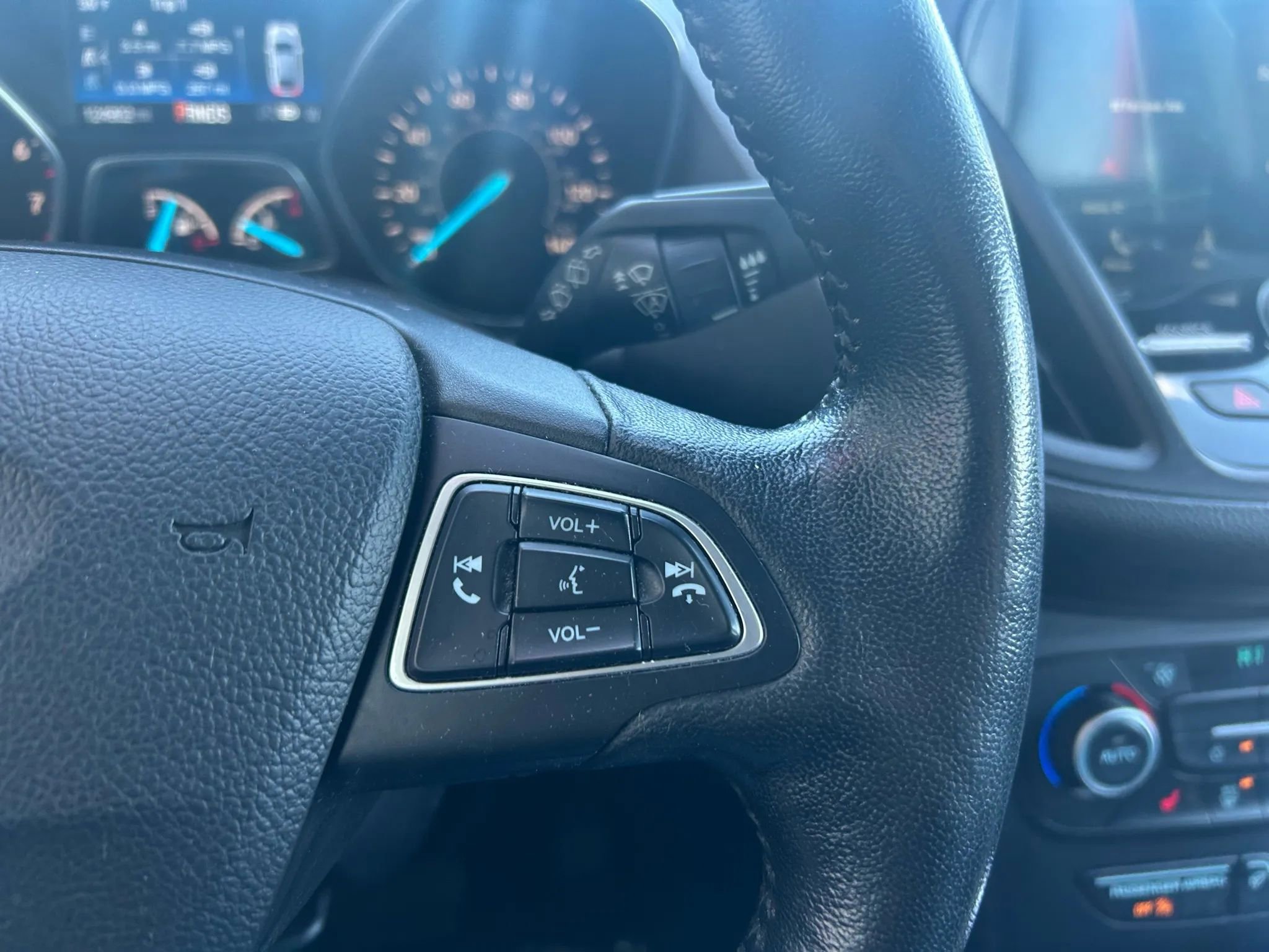 Used 2019 Ford Escape Titanium image 7