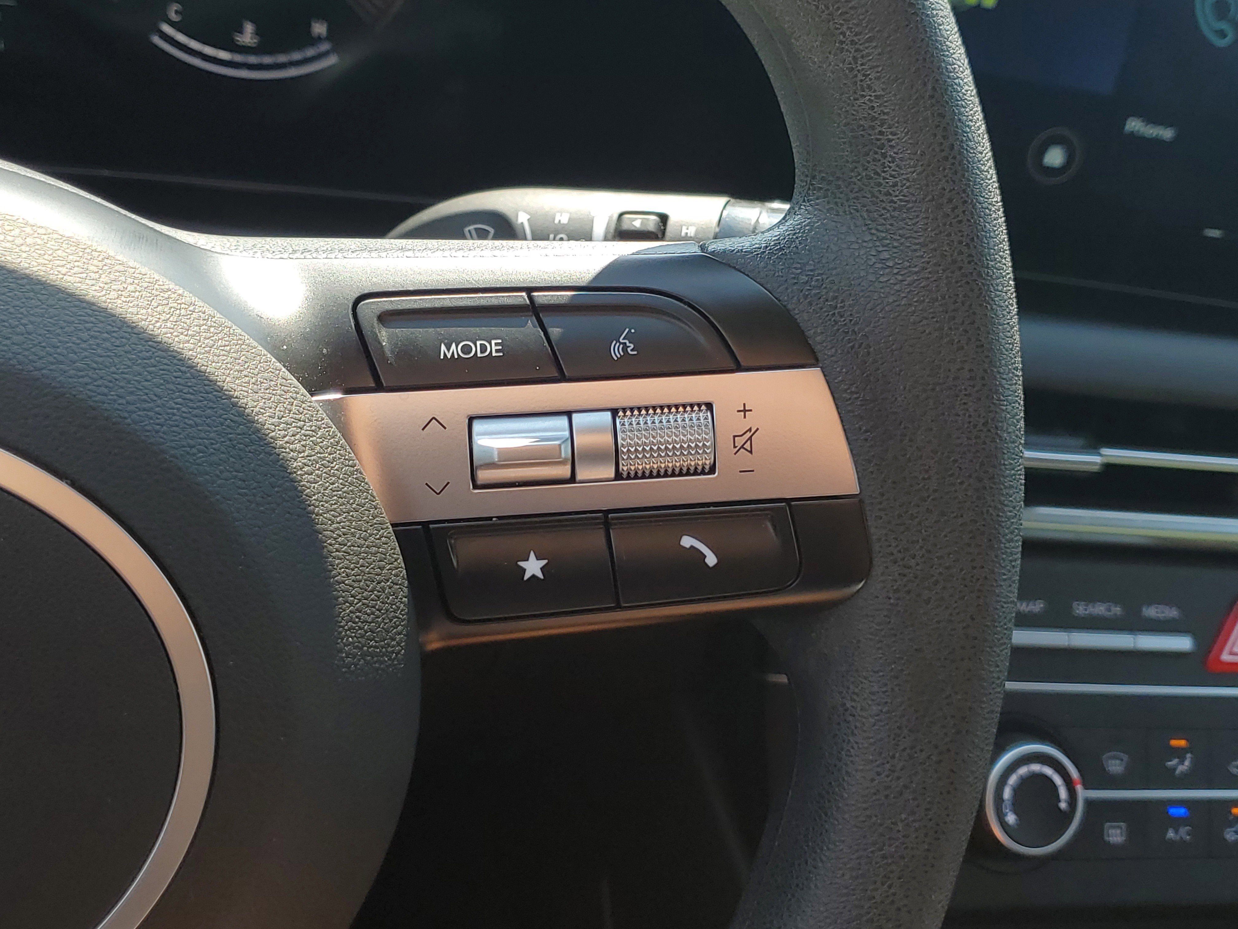 Used 2025 Hyundai Tucson SE image 24