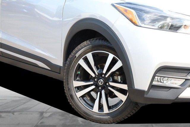 Used 2018 Nissan Kicks SR FWD image 3