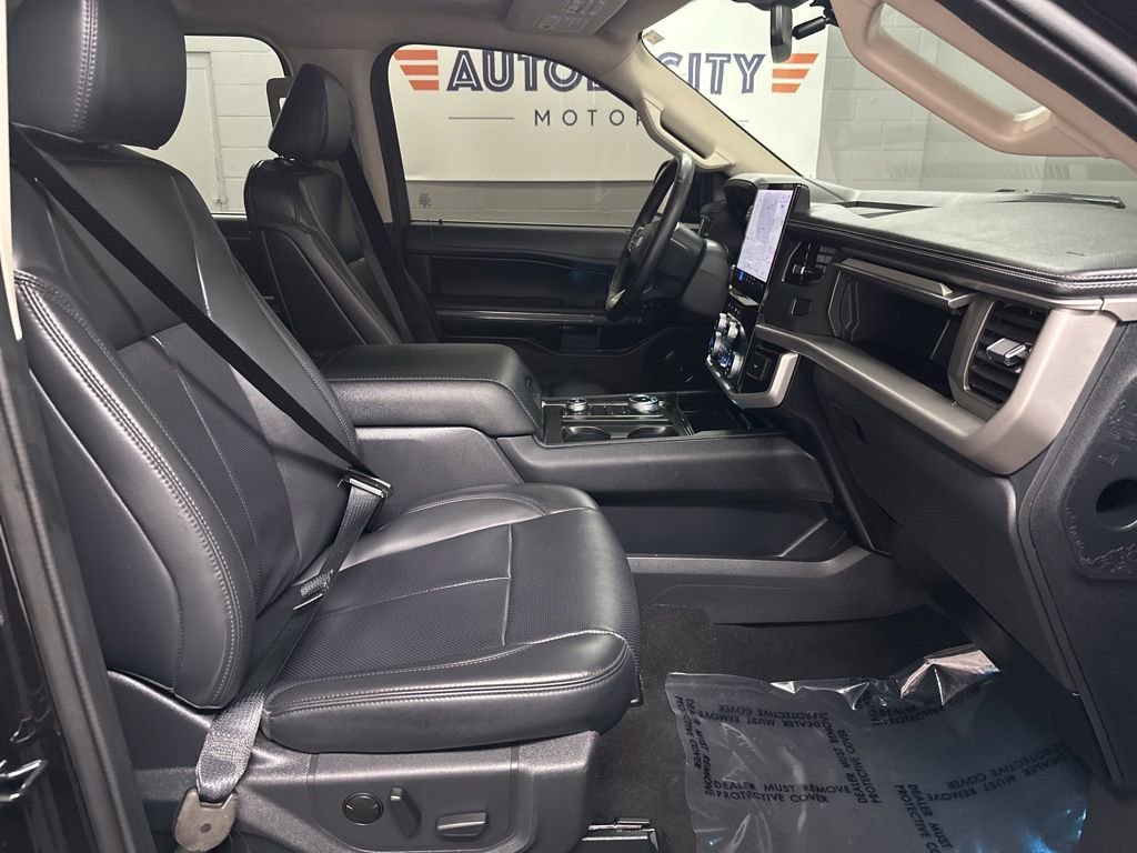 Used 2024 Ford Expedition XLT AWD/4WD image 19
