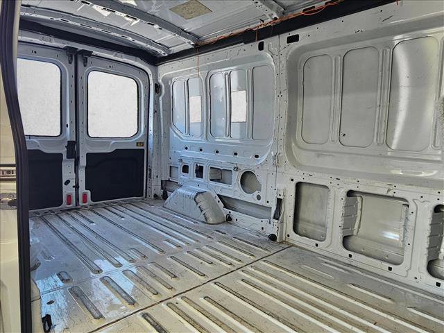 Used 2018 Ford Transit 250 148 Medium Roof RWD image 19