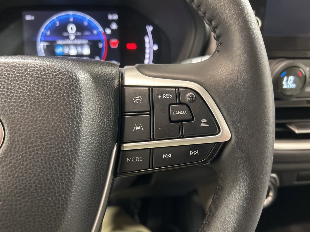 Used 2025 Toyota Grand Highlander AWD image 31