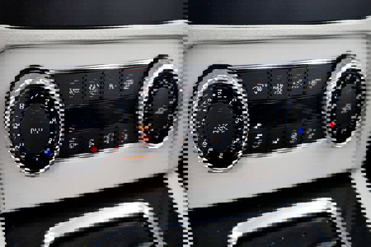 Used 2014 Mercedes-Benz GLK 250 BlueTEC 4MATIC image 33