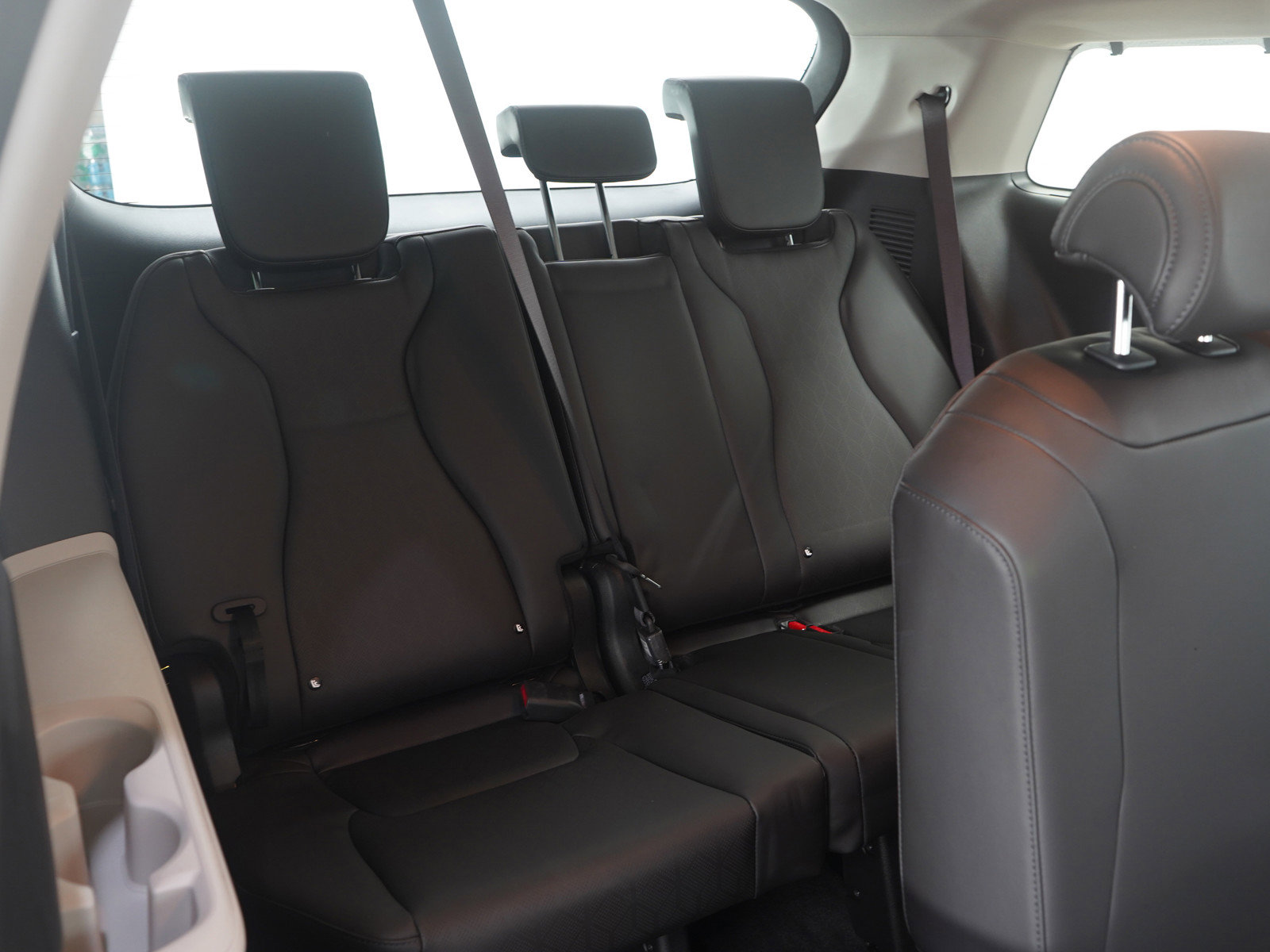 Used 2024 Kia Carnival EX image 15