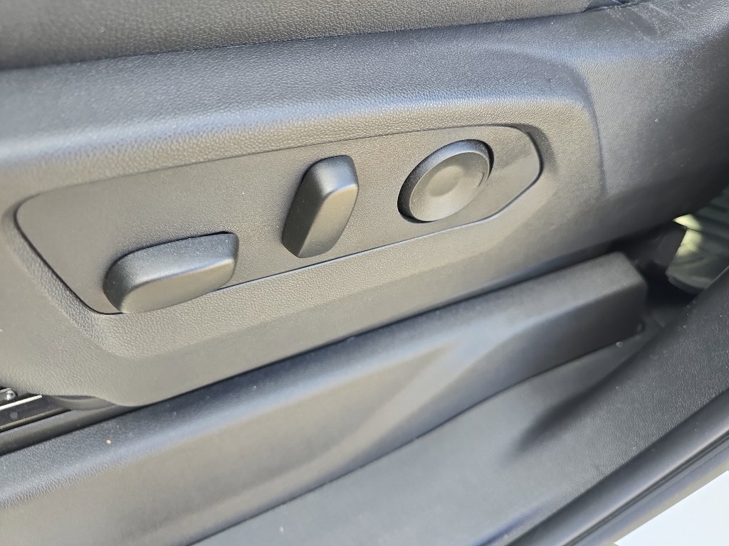 Used 2025 Chevrolet Silverado 1500 LT image 21