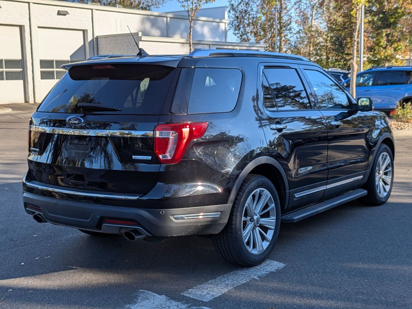 Used 2018 Ford Explorer Limited w/ Ford Safe & Smart Package image 3