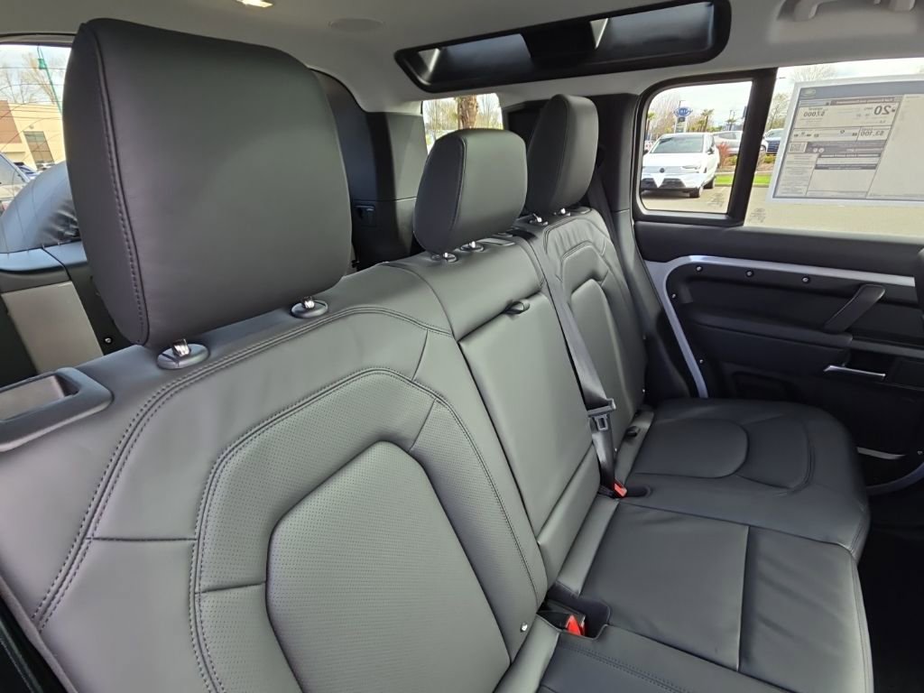 New 2026 Land Rover Defender 110 X-Dynamic SE AWD/4WD image 18