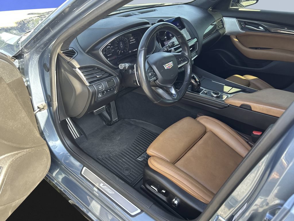 Used 2023 Cadillac CT5 V w/ Platinum Package RWD image 9