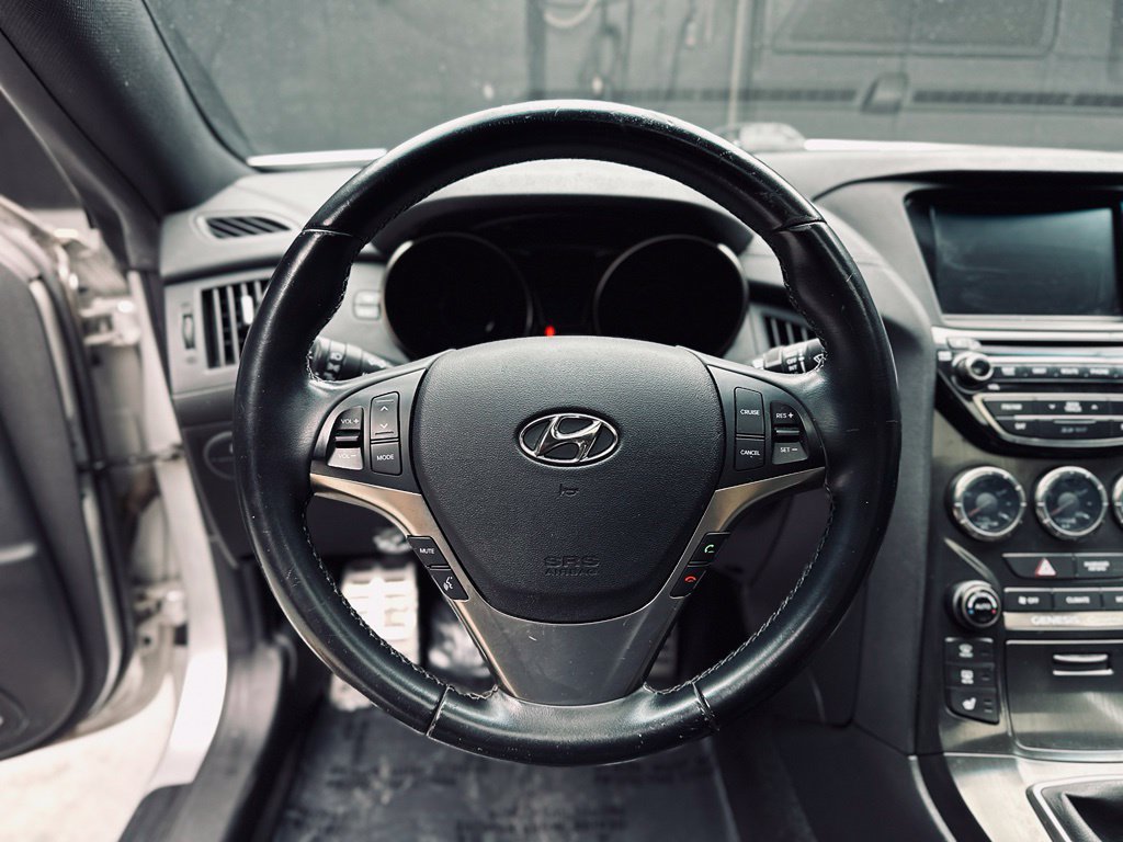 Used 2016 Hyundai Genesis Coupe 3.8 RWD image 22