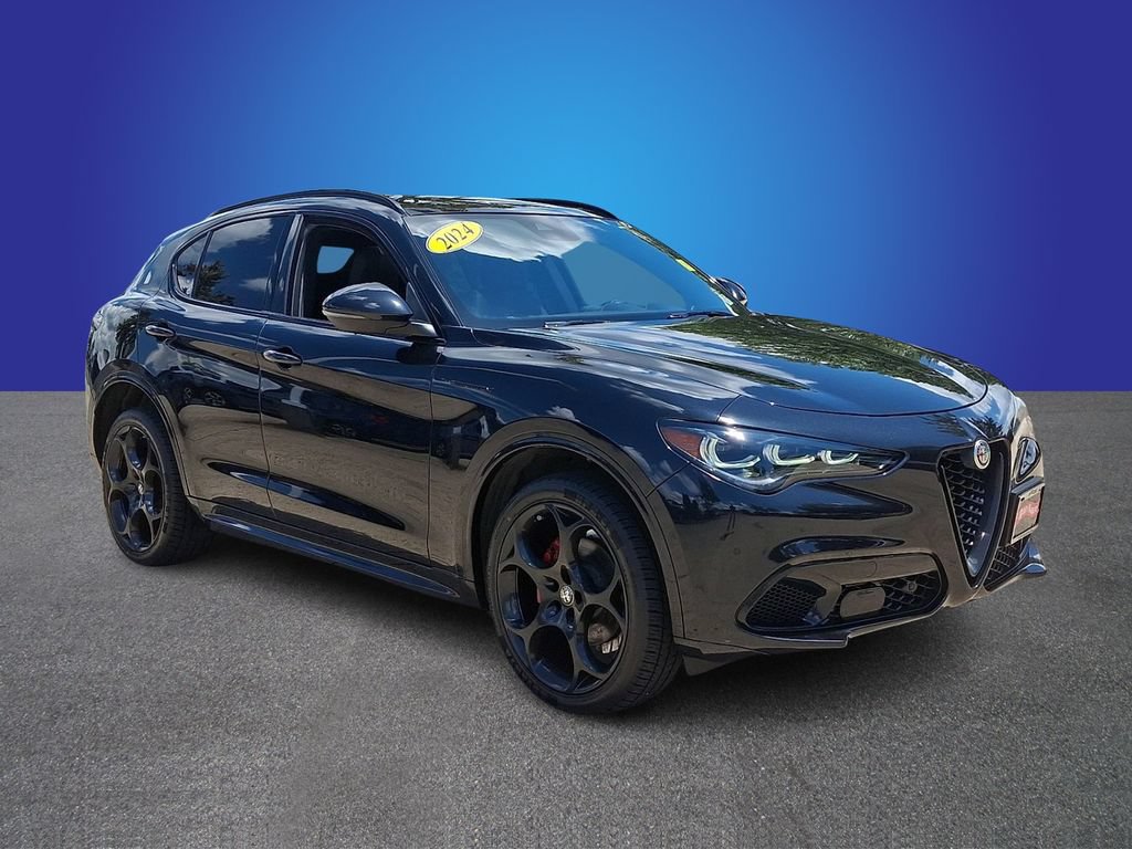 Used 2024 Alfa Romeo Stelvio AWD image 3