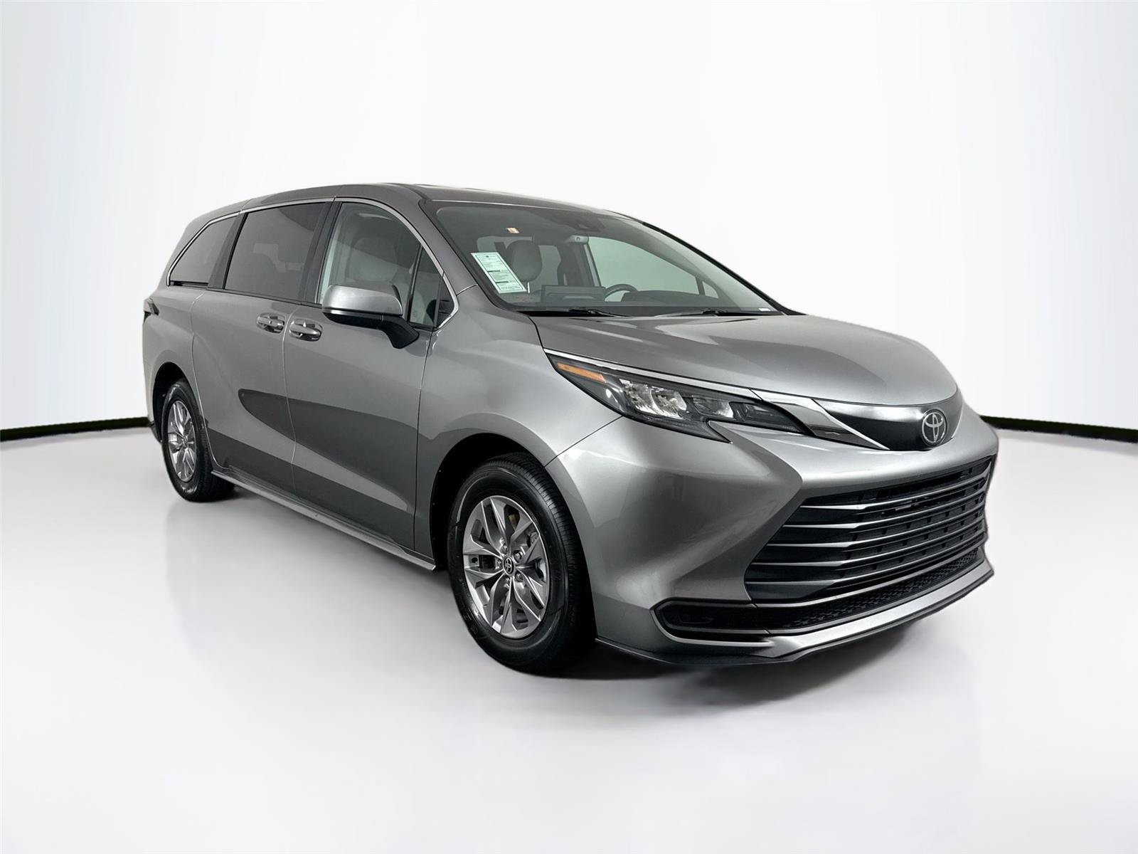 Certified 2026 Toyota Sienna LE FWD image 9