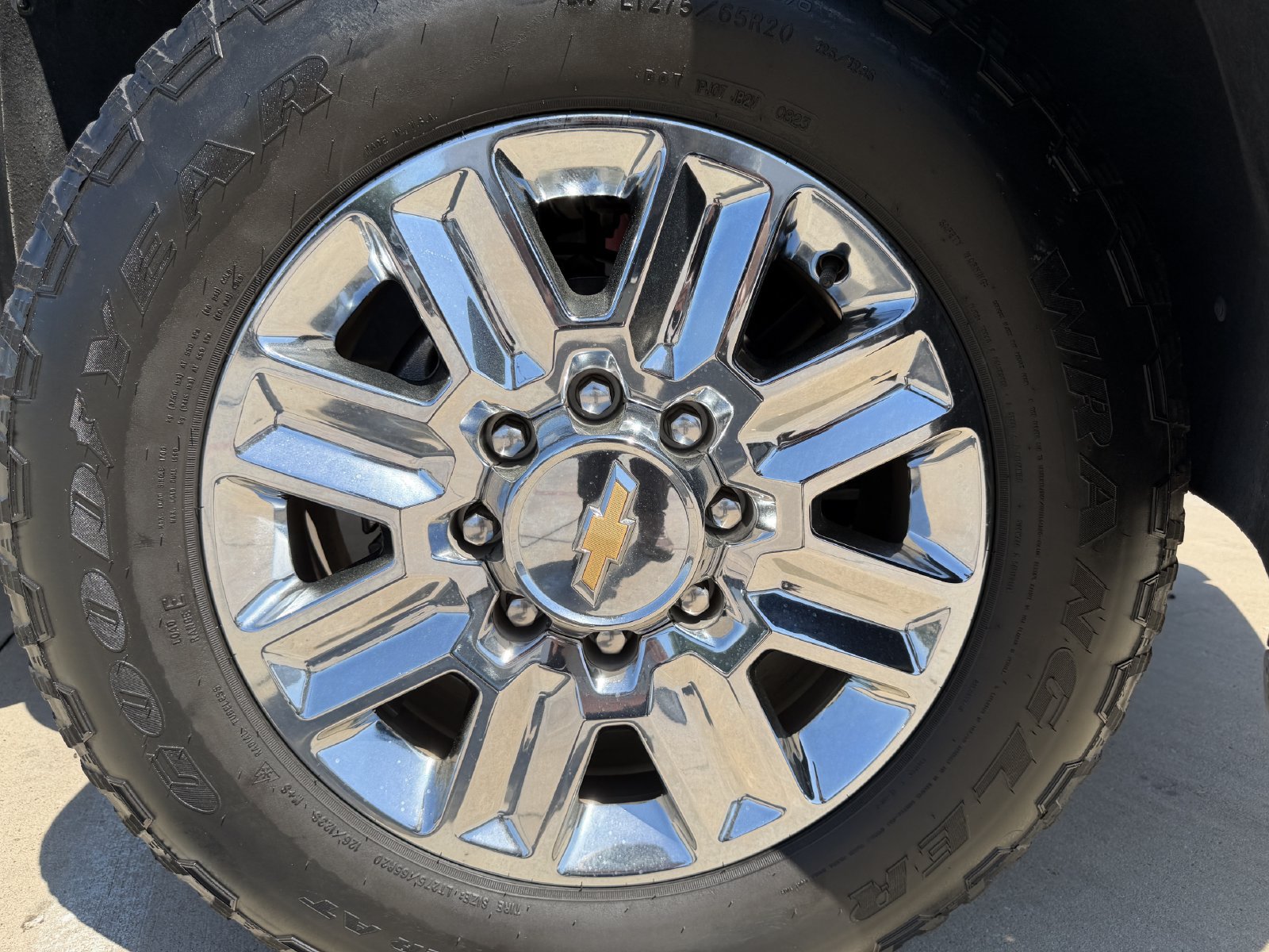 Used 2024 Chevrolet Silverado 2500 High Country w/ High Country Premium Package AWD/4WD image 10