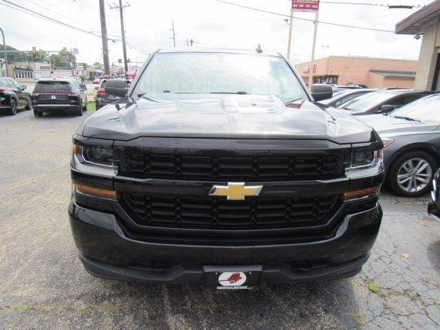 Used 2018 Chevrolet Silverado 1500 Custom w/ Custom Convenience Package AWD/4WD image 3