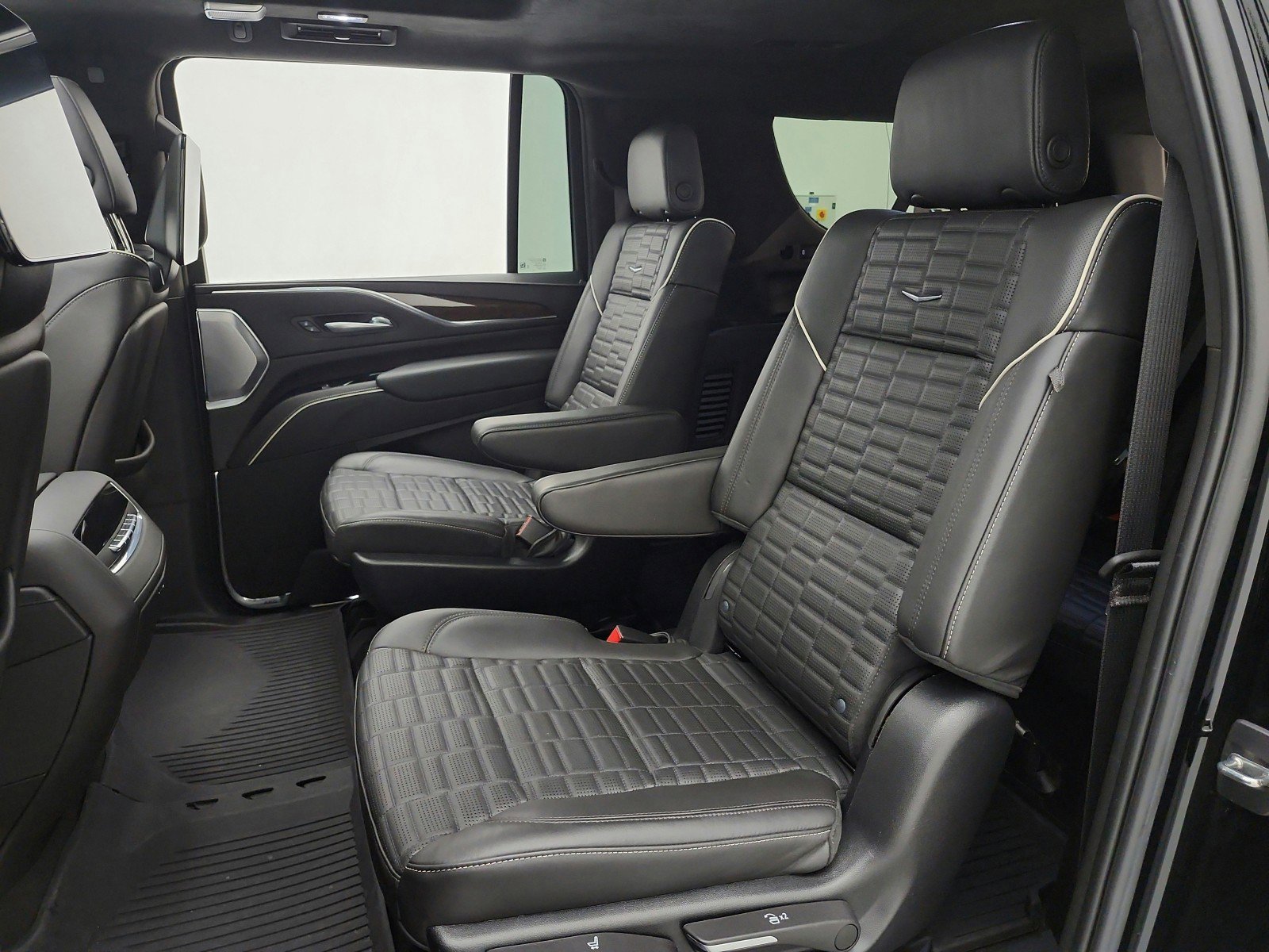 Used 2023 Cadillac Escalade ESV Sport Platinum w/ LPO, ONYX Package image 15