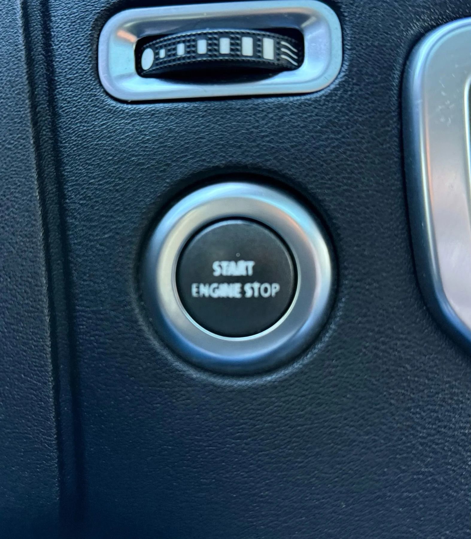 Used 2011 Land Rover LR4 HSE image 20