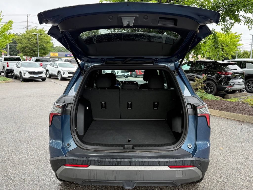 Used 2026 Chevrolet Equinox LT AWD/4WD image 9