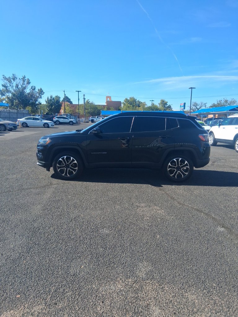 Used 2022 Jeep Compass Limited w/ Sun and Sound Group AWD/4WD image 2
