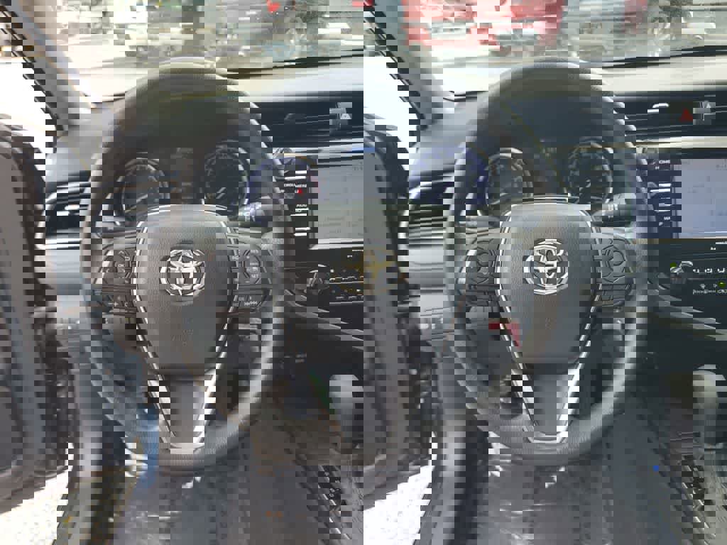 Used 2020 Toyota Camry LE image 23