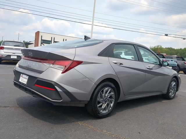 Used 2024 Hyundai Elantra SEL FWD image 4