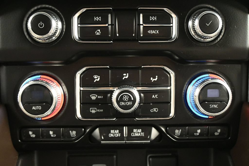 Used 2023 GMC Yukon SLT AWD/4WD image 18