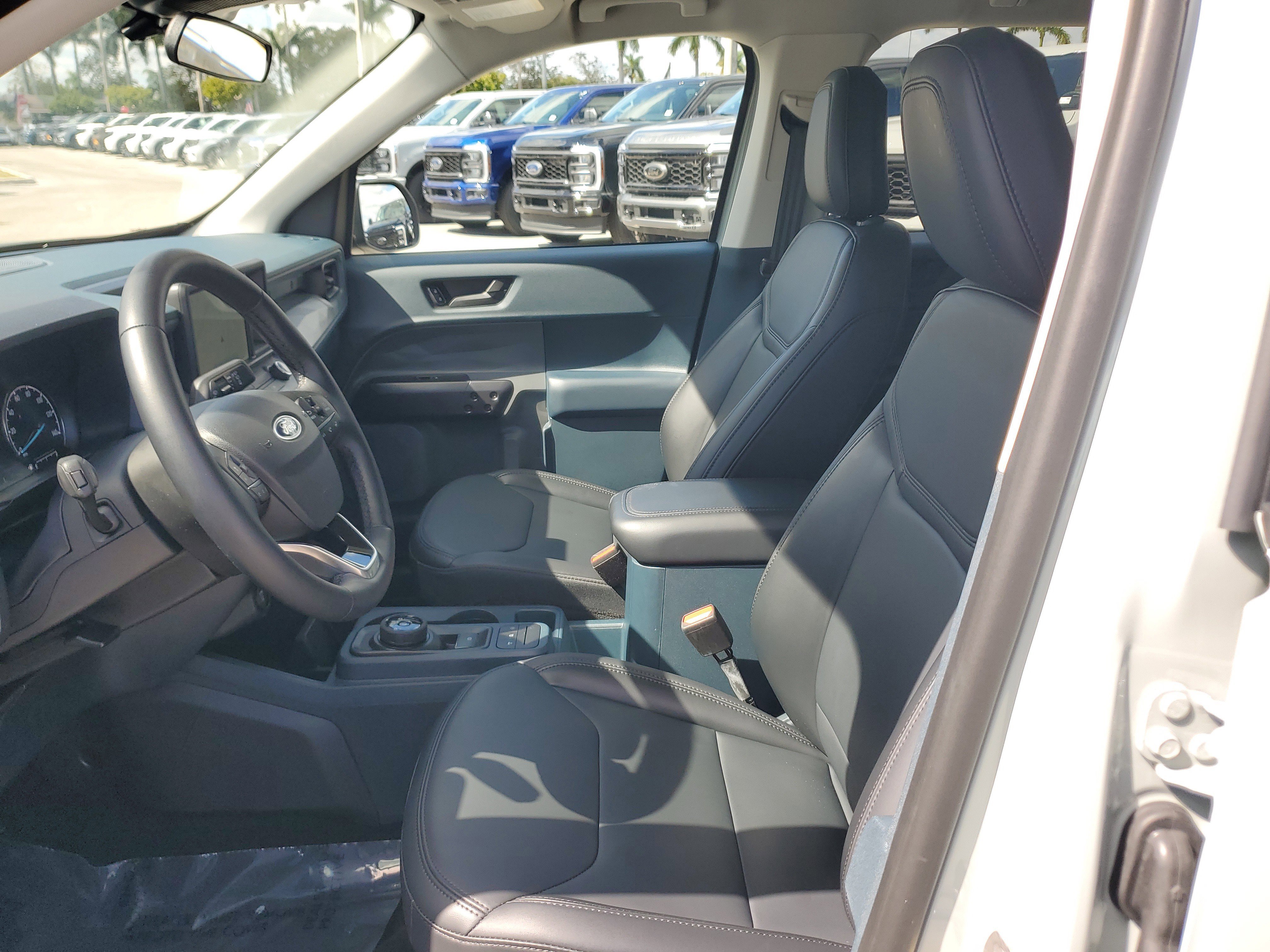 Used 2024 Ford Maverick Lariat w/ Black Appearance Package image 12