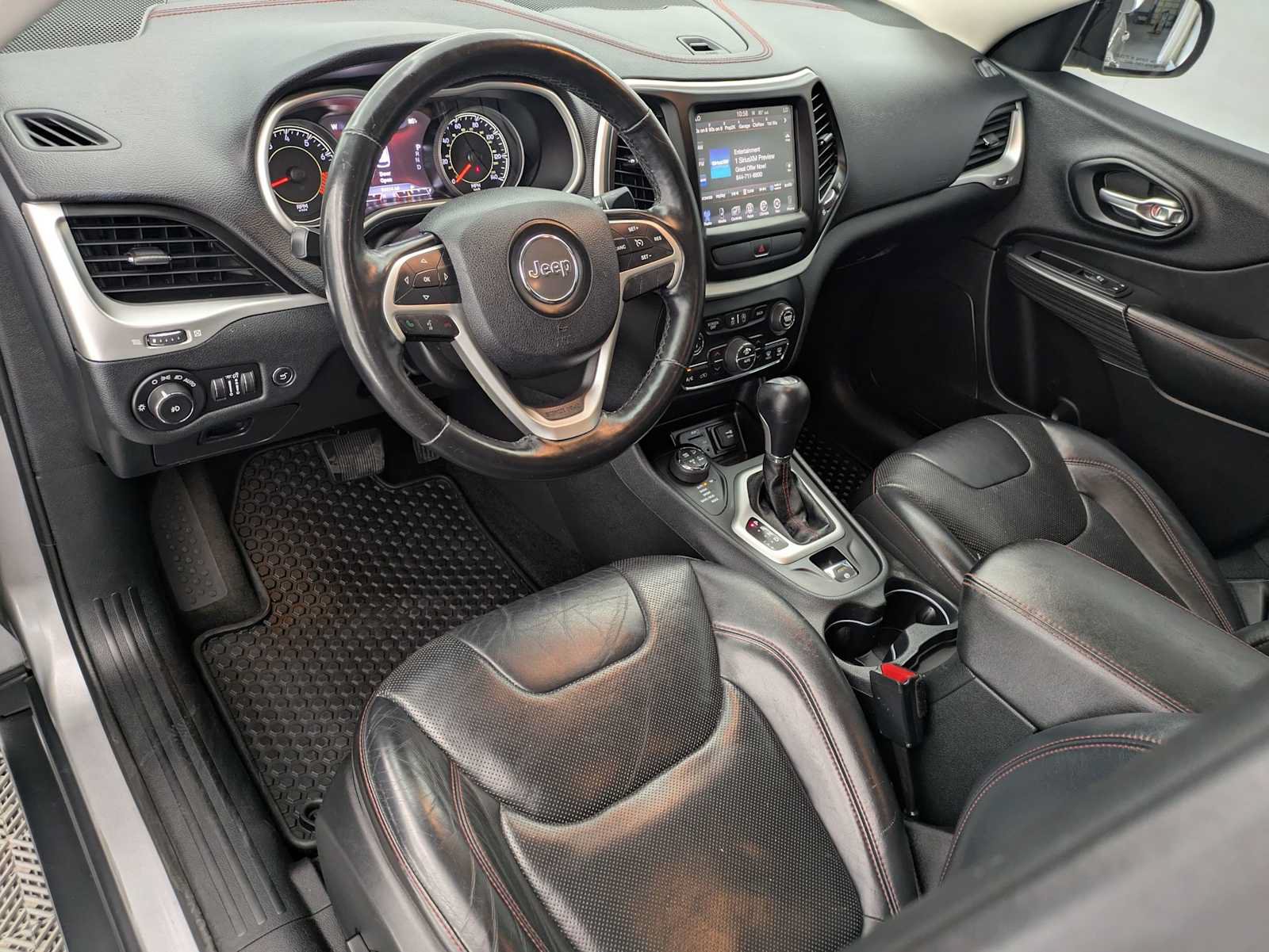 Used 2015 Jeep Cherokee Trailhawk w/ Comfort/Convenience Group AWD/4WD image 2