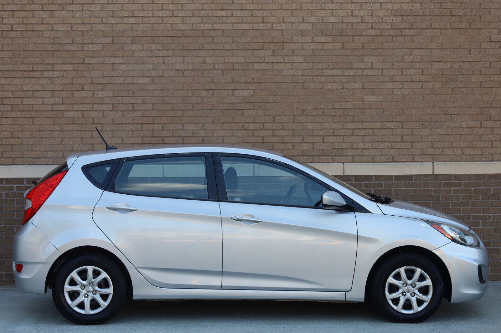 Used 2013 Hyundai Accent GS FWD image 3