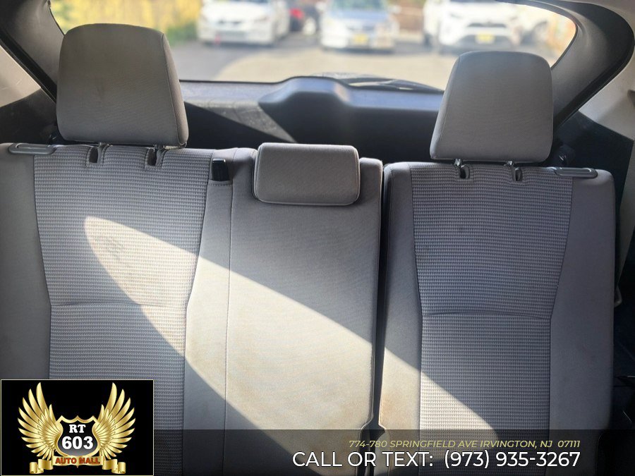 Used 2021 Toyota Highlander LE AWD/4WD image 11