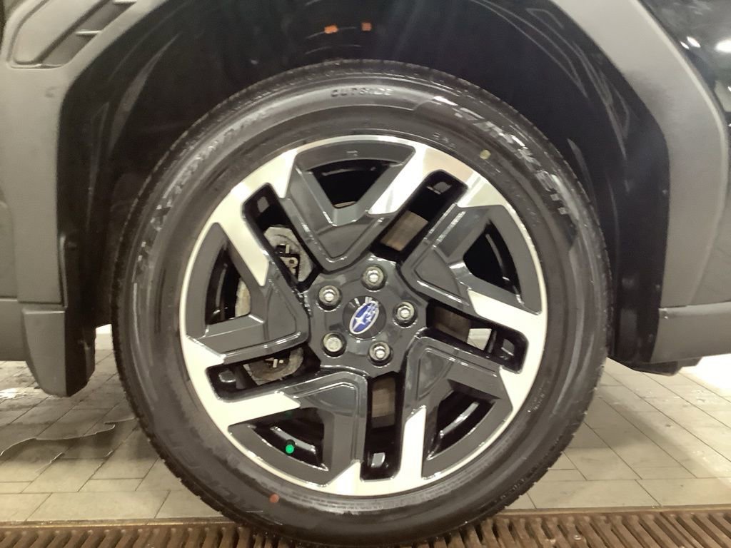 Used 2025 Subaru Forester Limited image 18