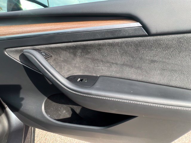 Used 2023 Tesla Model Y 2WD image 28