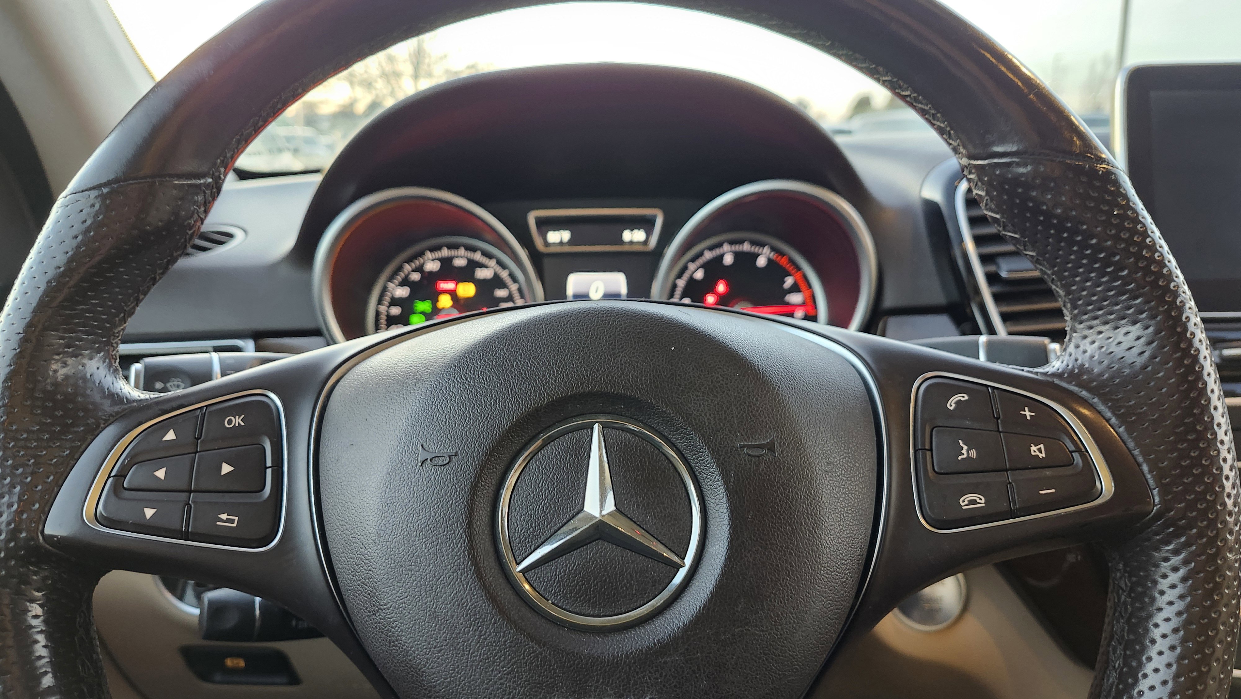 Used 2016 Mercedes-Benz GLE 350 4MATIC w/ Premium Package image 23