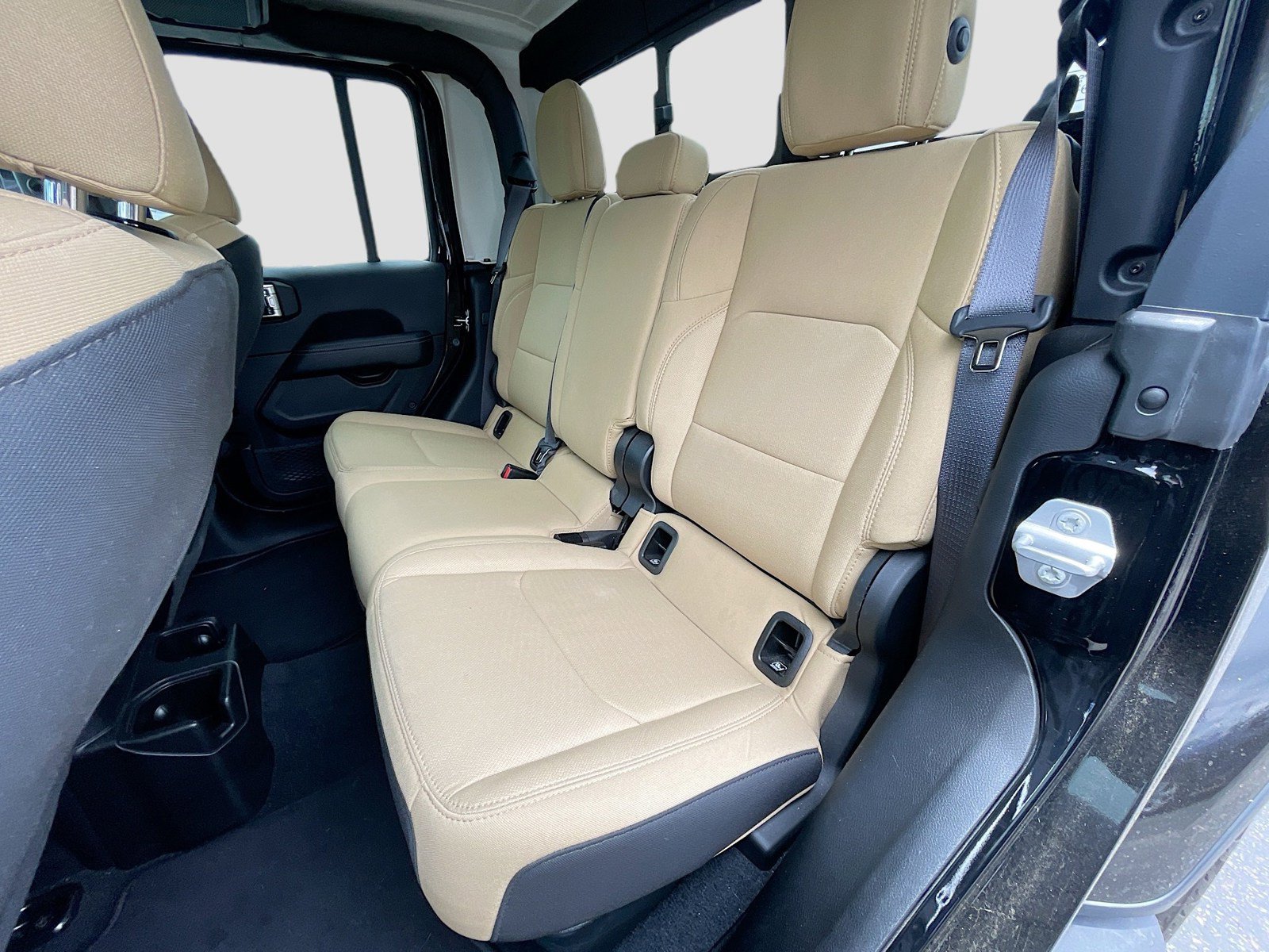 Used 2023 Jeep Gladiator Overland AWD/4WD image 15