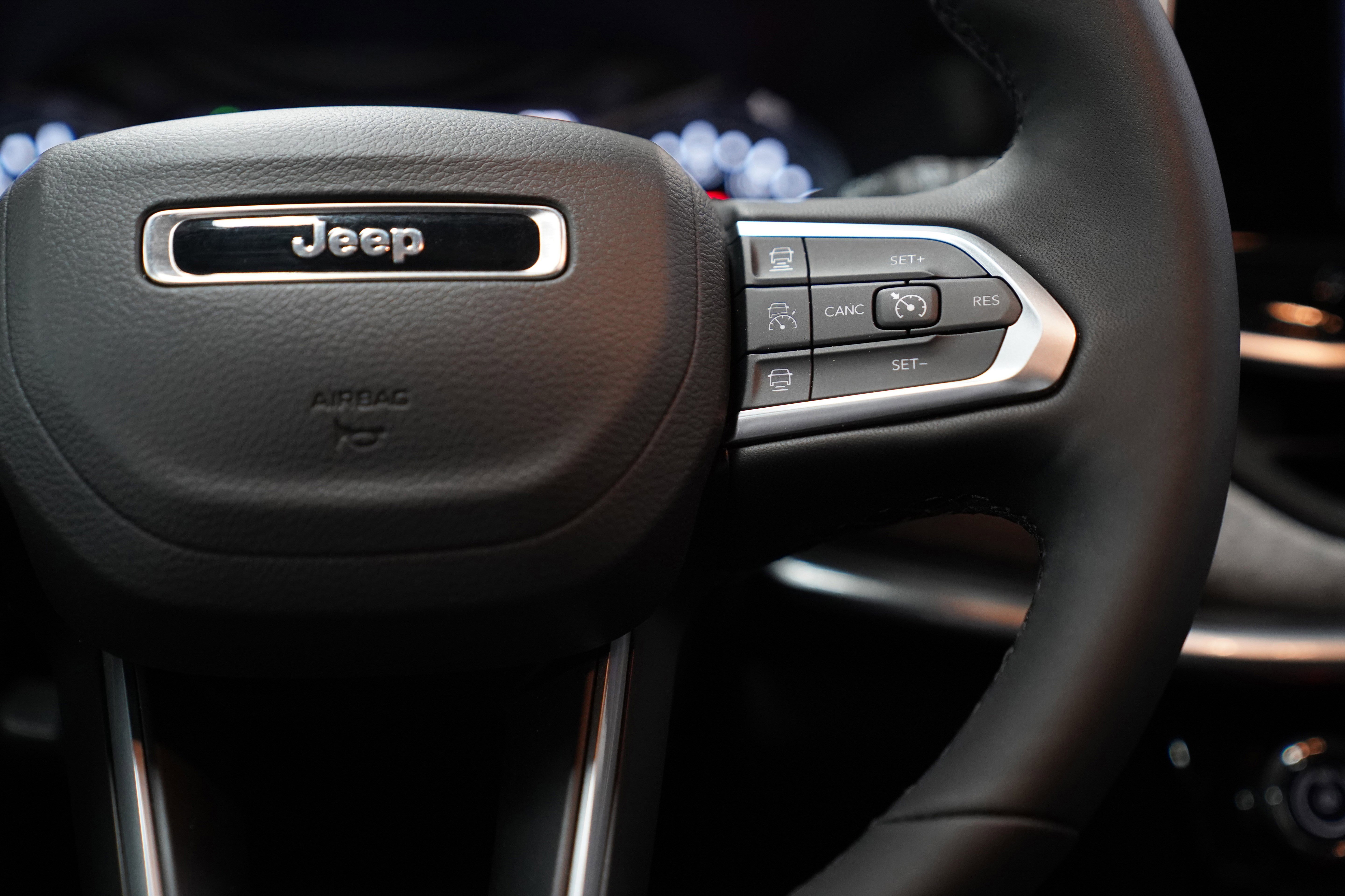 Used 2025 Jeep Compass Latitude w/ Convenience Group AWD/4WD image 20