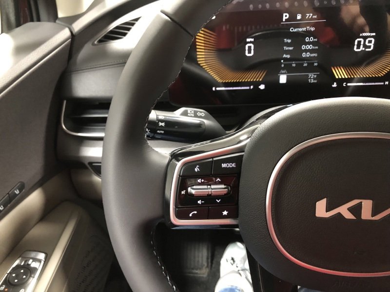 New 2026 Kia Carnival EX image 25