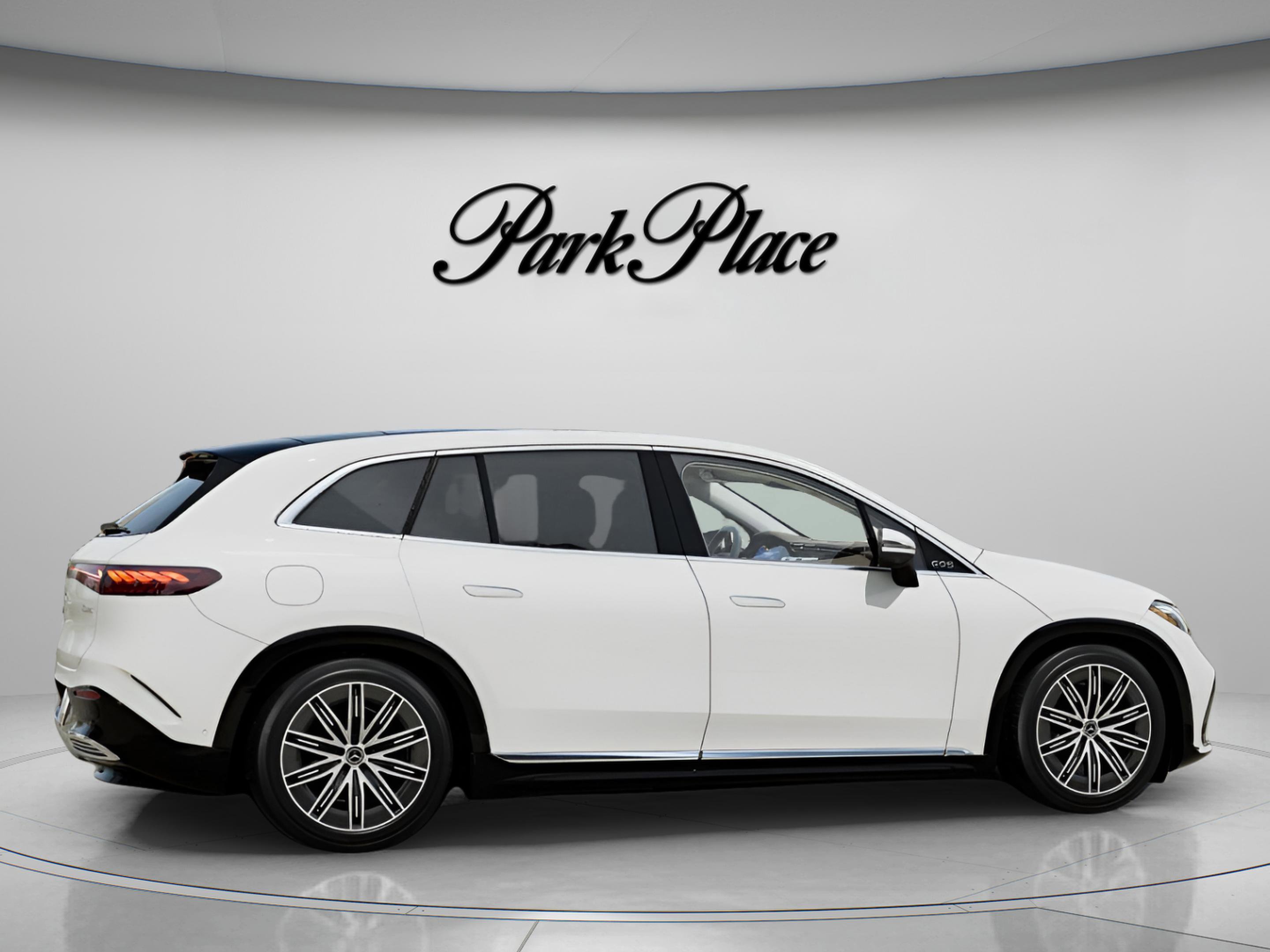 Used 2023 Mercedes-Benz EQS 580 4MATIC SUV image 24