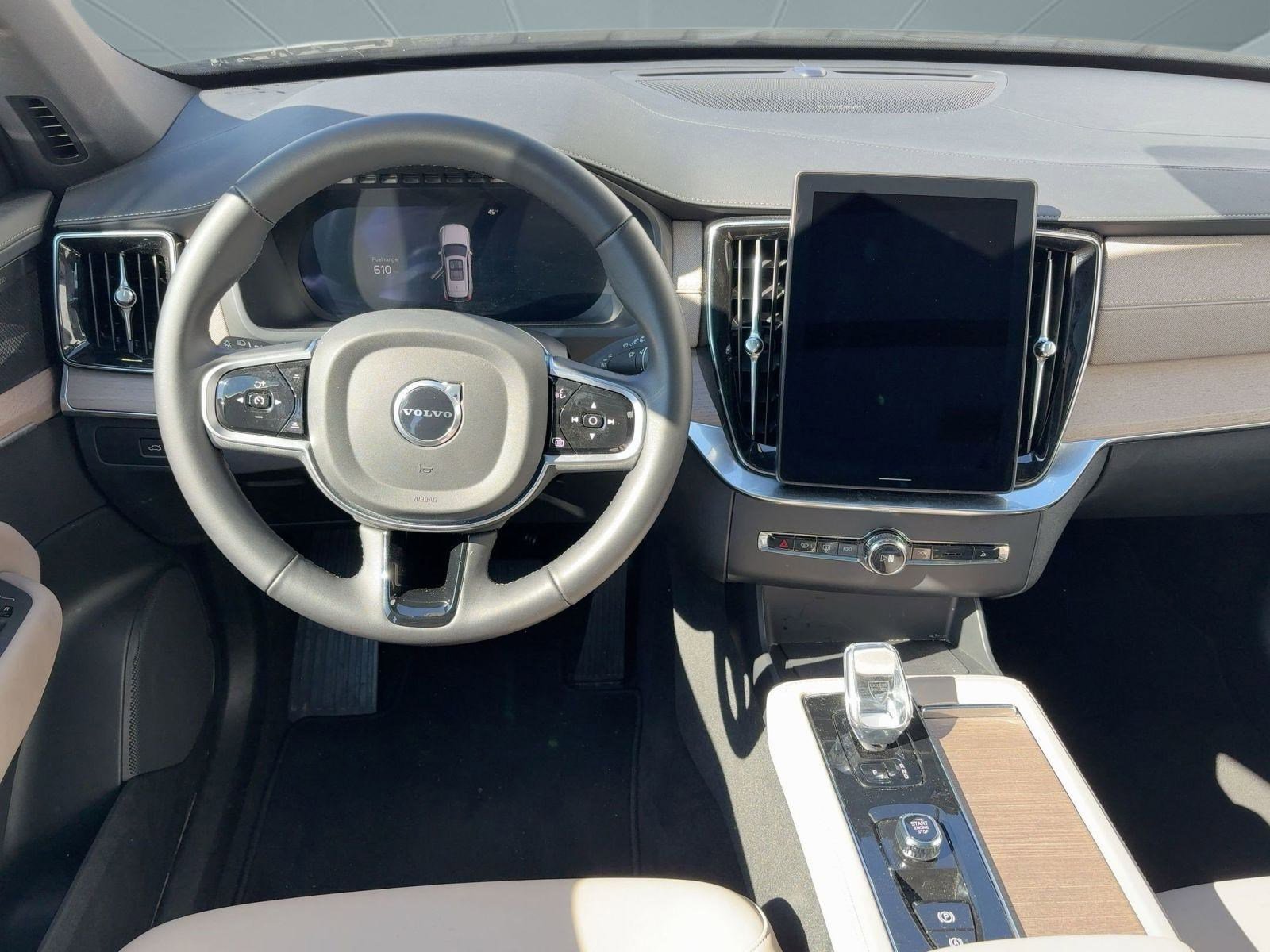 Certified 2025 Volvo XC90 B5 Plus image 22