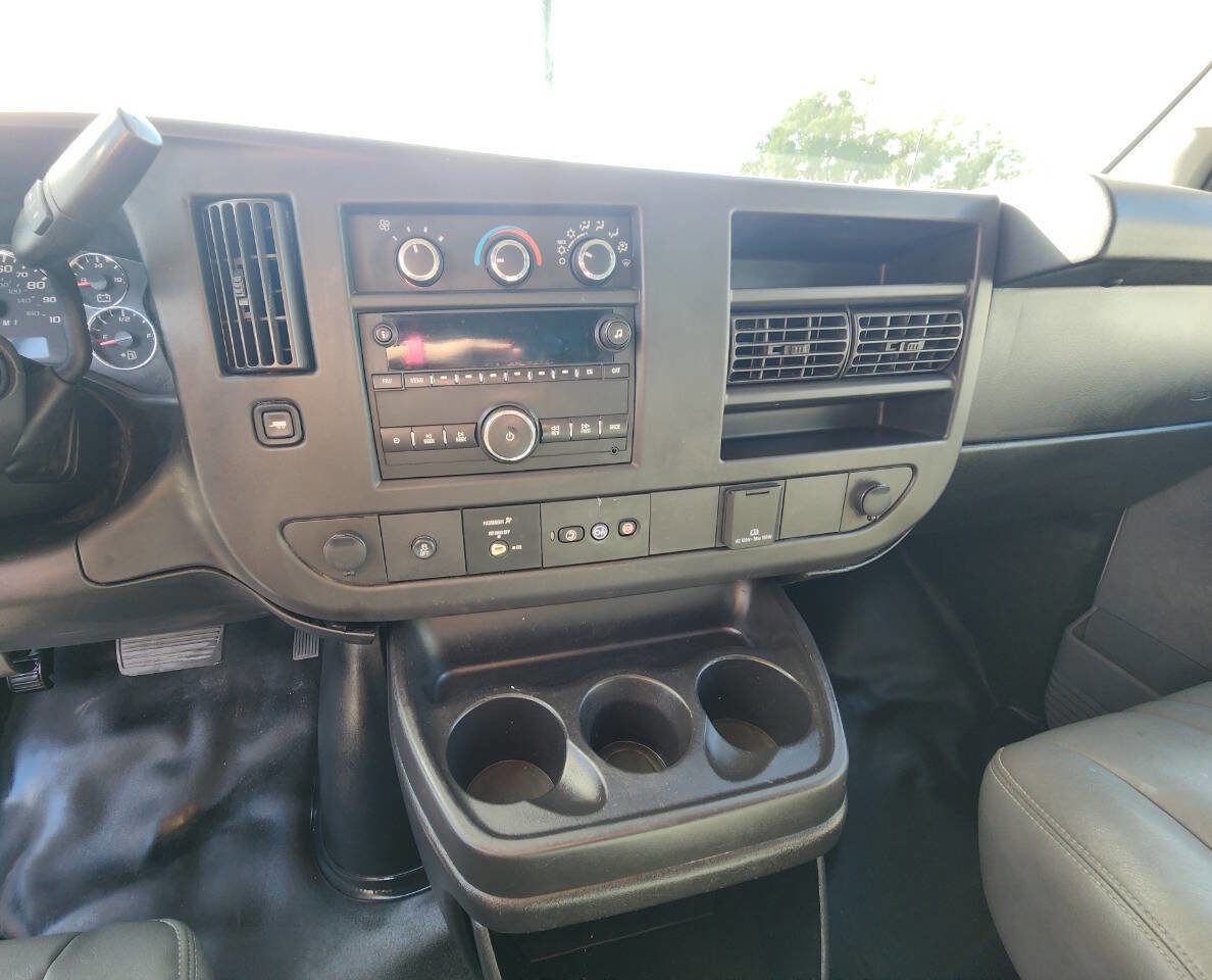 Used 2018 Chevrolet Express 2500 Extended image 19