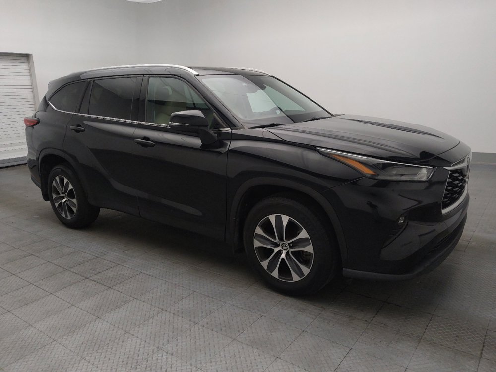 Used 2022 Toyota Highlander XLE image 11