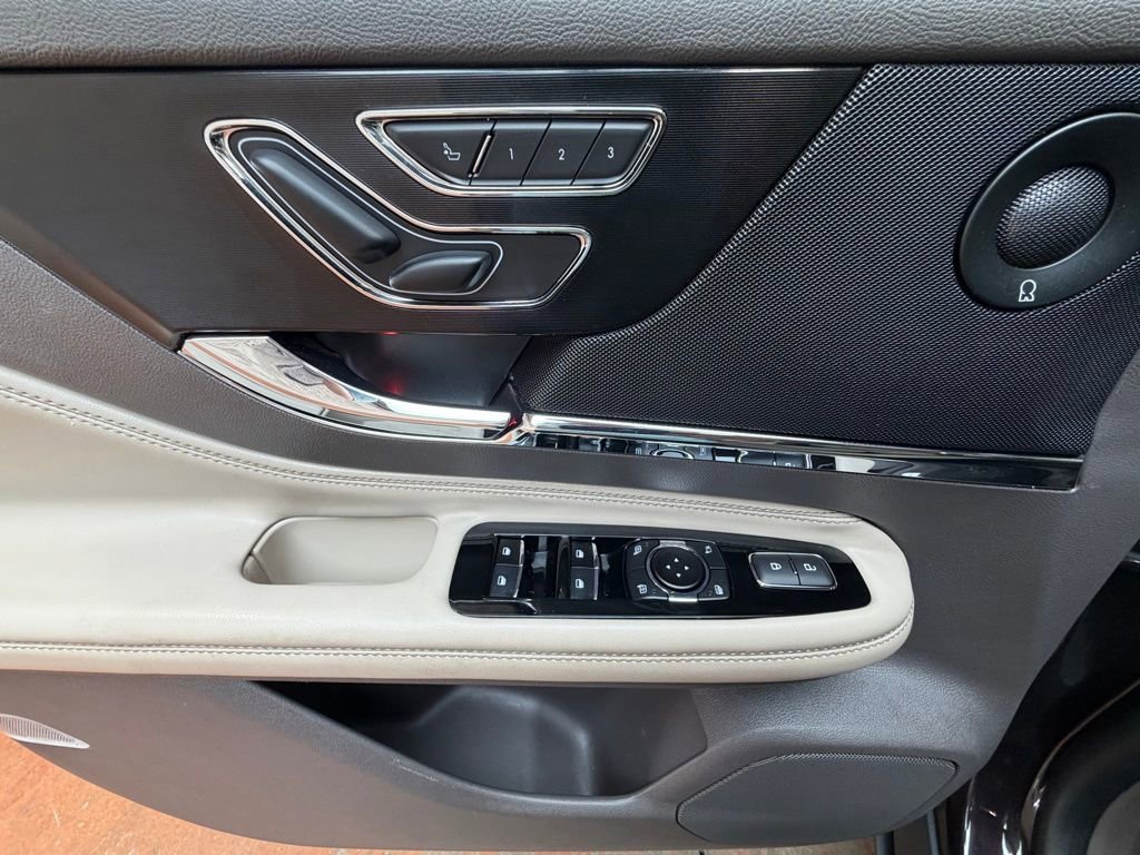 Used 2023 Lincoln Corsair Reserve w/ Equipment Group 202A image 20