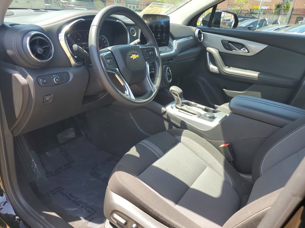Used 2025 Chevrolet Blazer LT FWD image 18