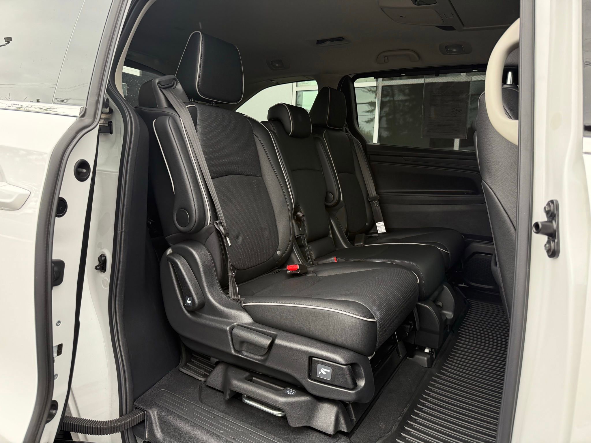 Used 2025 Honda Odyssey Elite image 19
