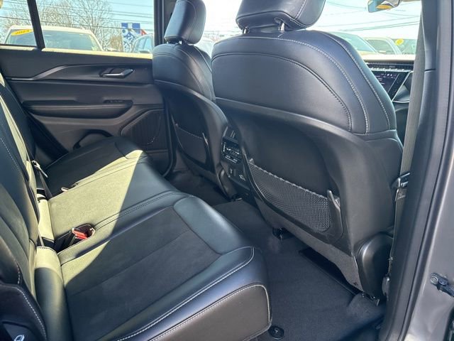 Certified 2025 Jeep Grand Cherokee Altitude image 16