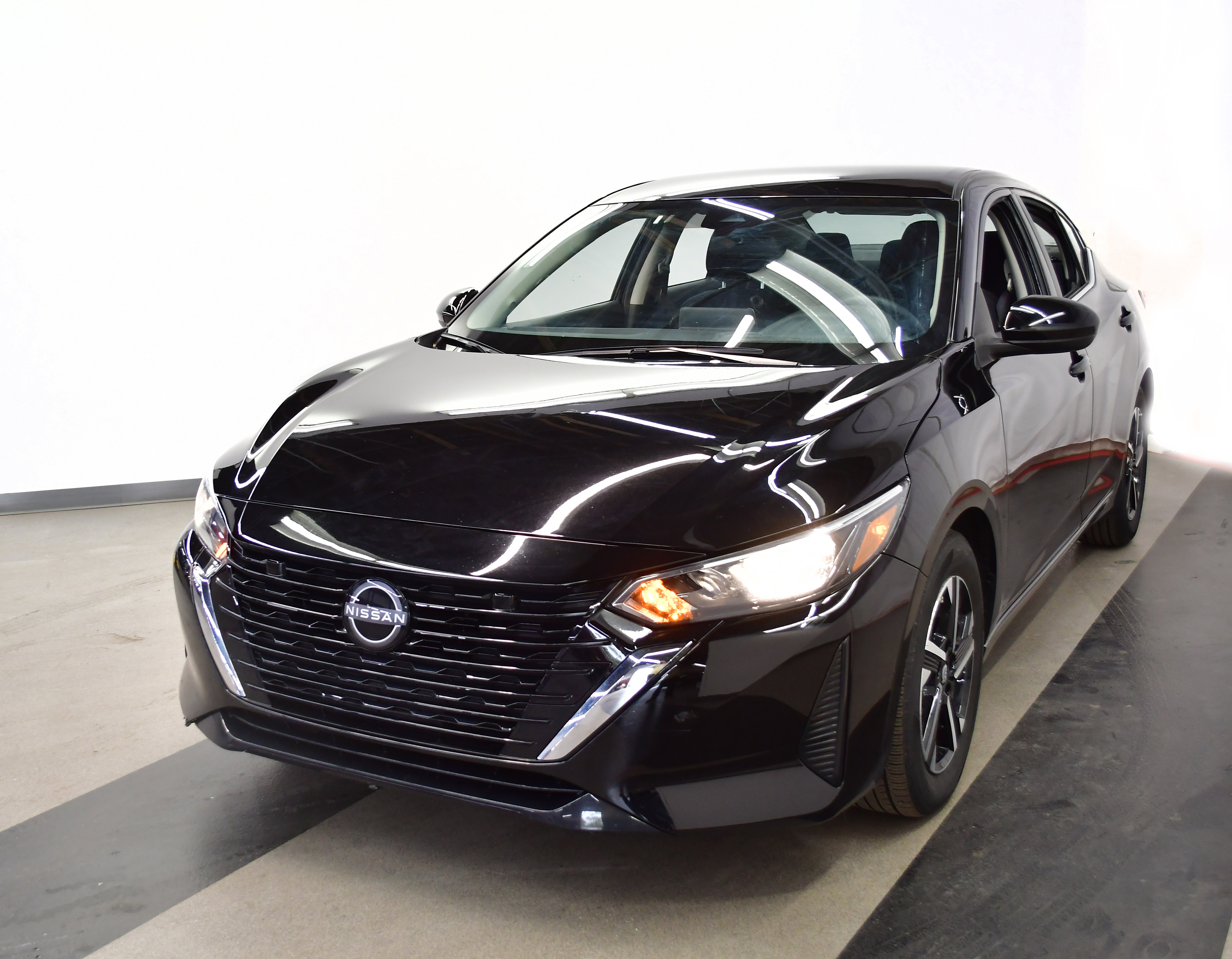 Used 2025 Nissan Sentra SV FWD image 4
