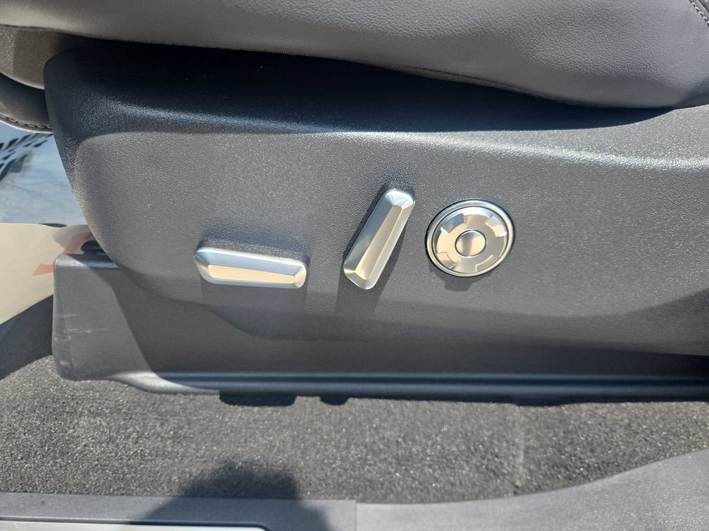 Used 2026 Lincoln Navigator Reserve AWD/4WD image 19