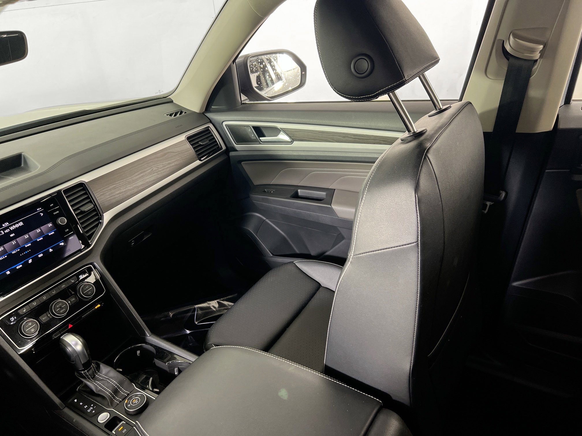 Used 2023 Volkswagen Atlas SE image 22