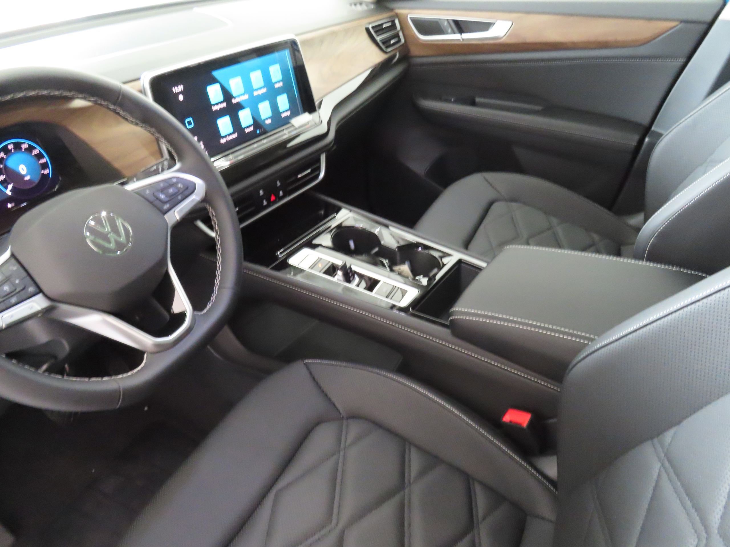 New 2025 Volkswagen Atlas SE FWD image 22