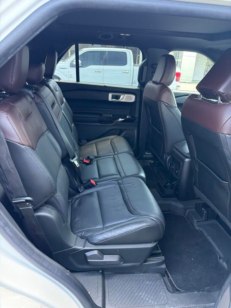 Used 2022 Ford Explorer Platinum w/ Equipment Group 601A AWD/4WD image 11