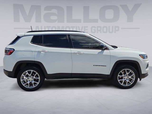 Used 2024 Jeep Compass Latitude AWD/4WD image 6