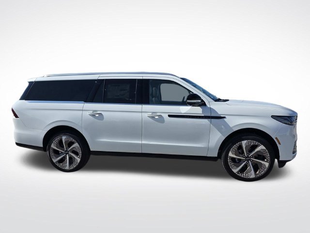 New 2027 Lincoln Navigator L Black Label AWD/4WD image 2