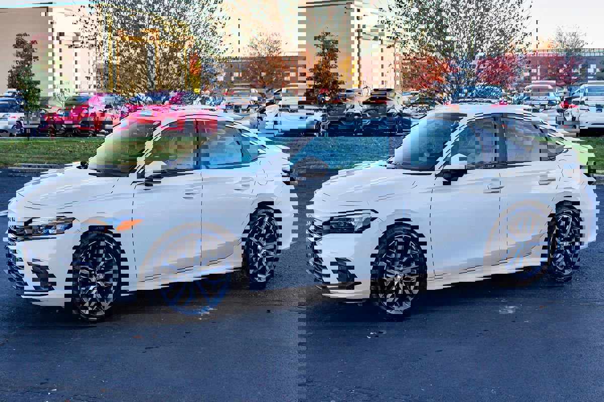 Used 2023 Honda Civic Touring image 4